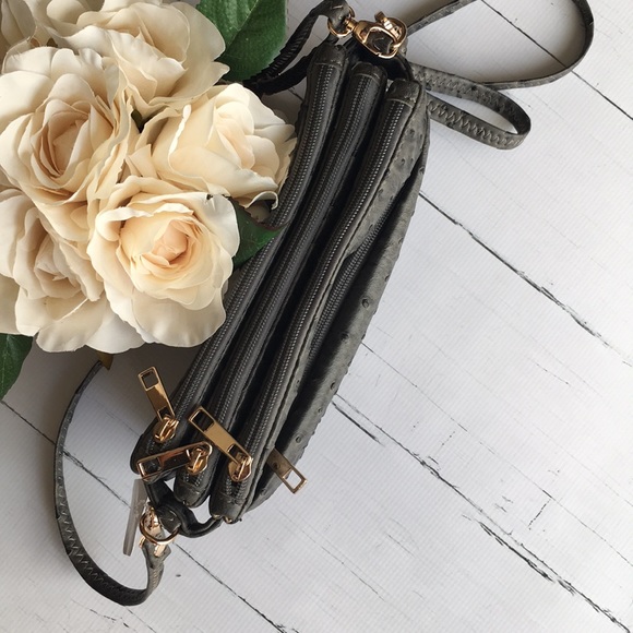 NEW! 🖤 Aura’s Ribbed 4-Compartment Crossbody Bag - Picture 5 of 7